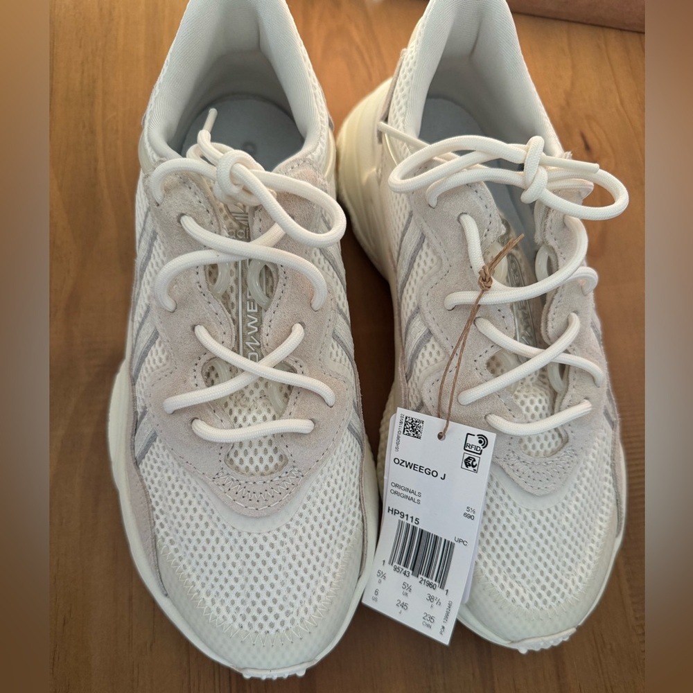 Adidas originals Ozweego shoes - Picture 6 of 12